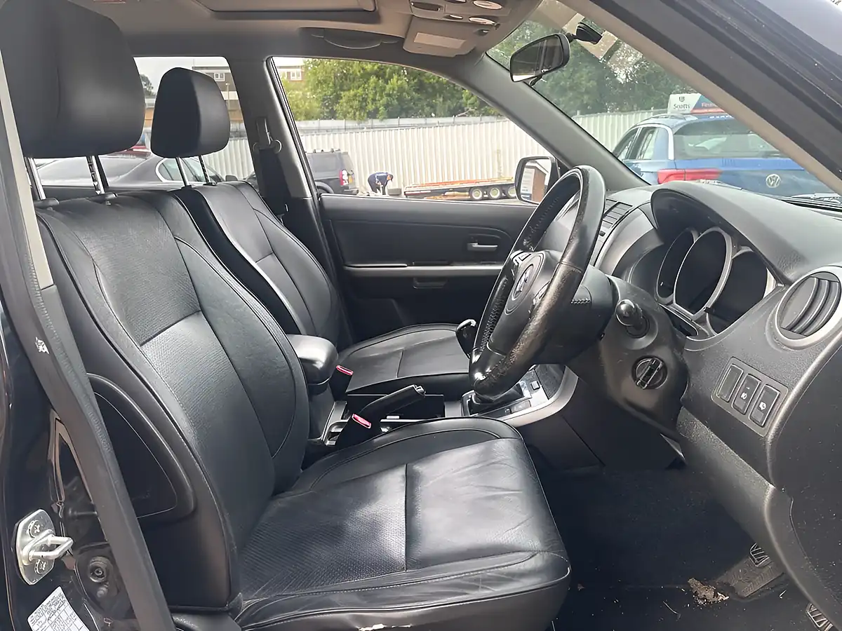 Used 2011 Suzuki Grand Vitara SZ5 Black - Interior and Exterior details 10