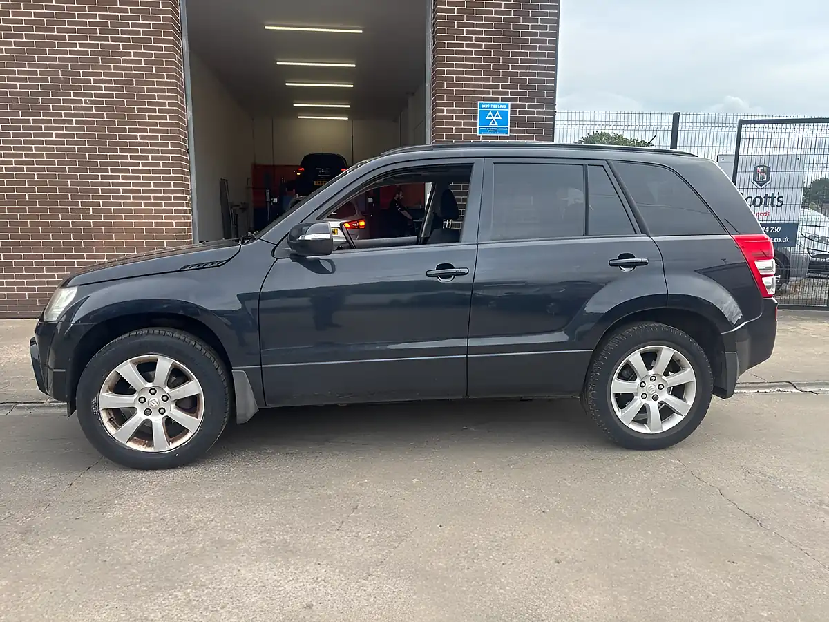 Used 2011 Suzuki Grand Vitara SZ5 Black - Interior and Exterior details 4