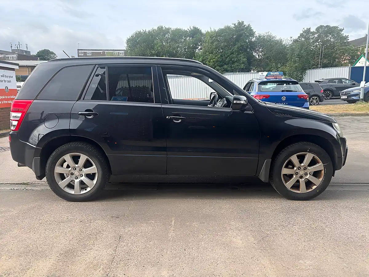 Used 2011 Suzuki Grand Vitara SZ5 Black - Interior and Exterior details 8