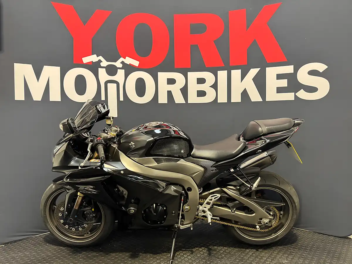 Used 2011 Suzuki GSX-R1000 - Interior and Exterior details 2