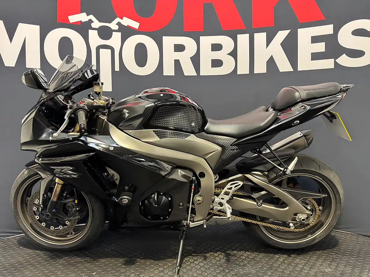 Used 2011 Suzuki GSX-R1000 - Interior and Exterior details 4