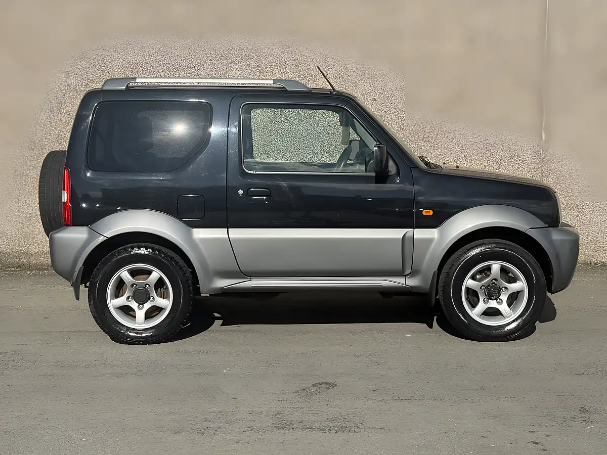 Used 2011 Suzuki Jimny SZ4 Black - Interior and Exterior details 2