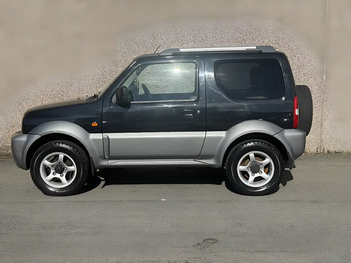 Used 2011 Suzuki Jimny SZ4 Black - Interior and Exterior details 4