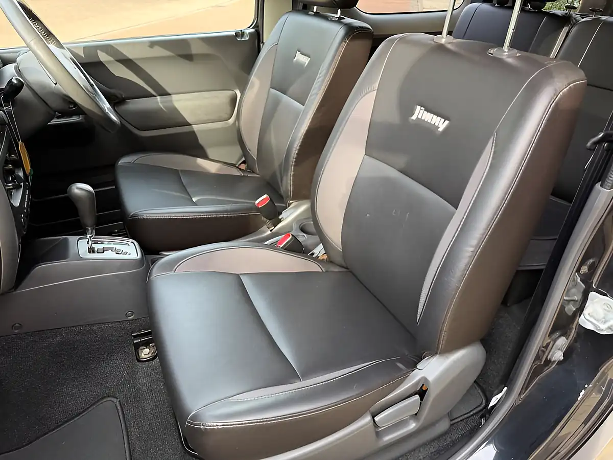 Used 2011 Suzuki Jimny SZ4 Black - Interior and Exterior details 10