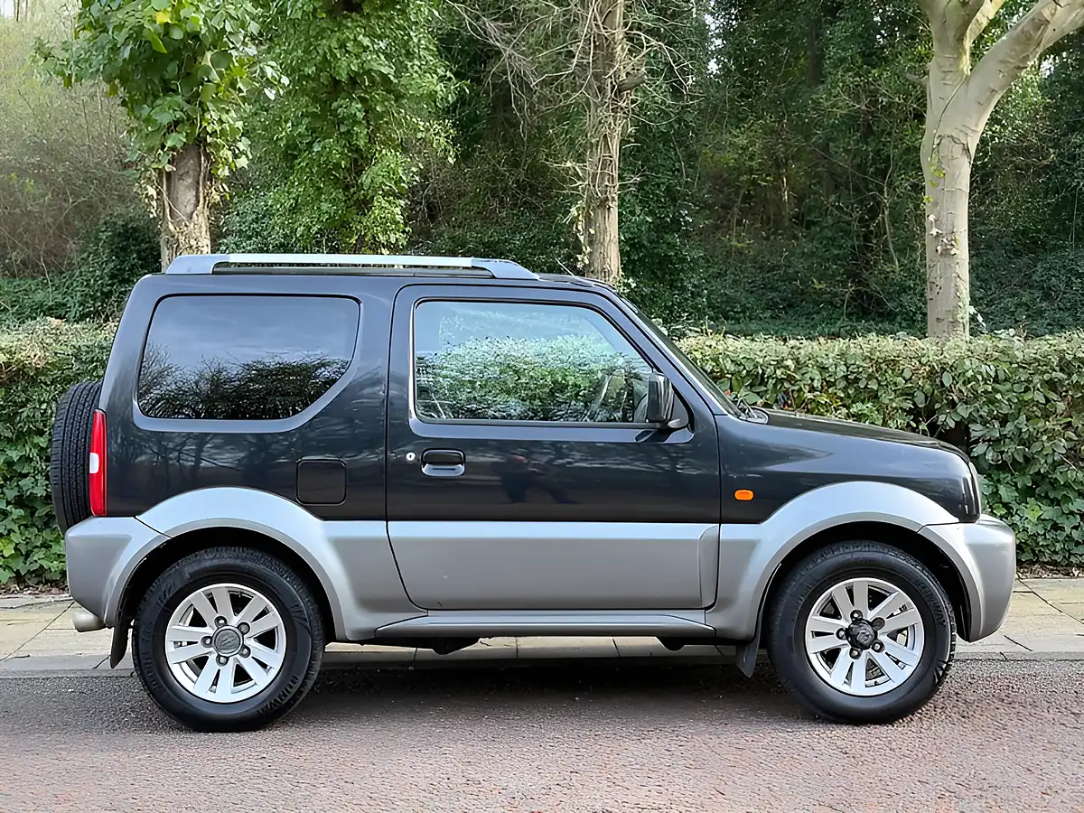 Used 2011 Suzuki Jimny SZ4 Black - Interior and Exterior details 6