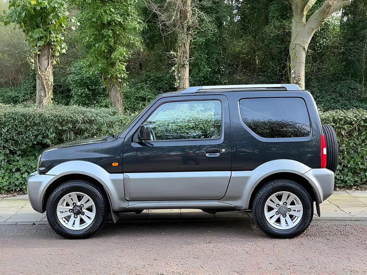 Used 2011 Suzuki Jimny SZ4 Black - Interior and Exterior details 8