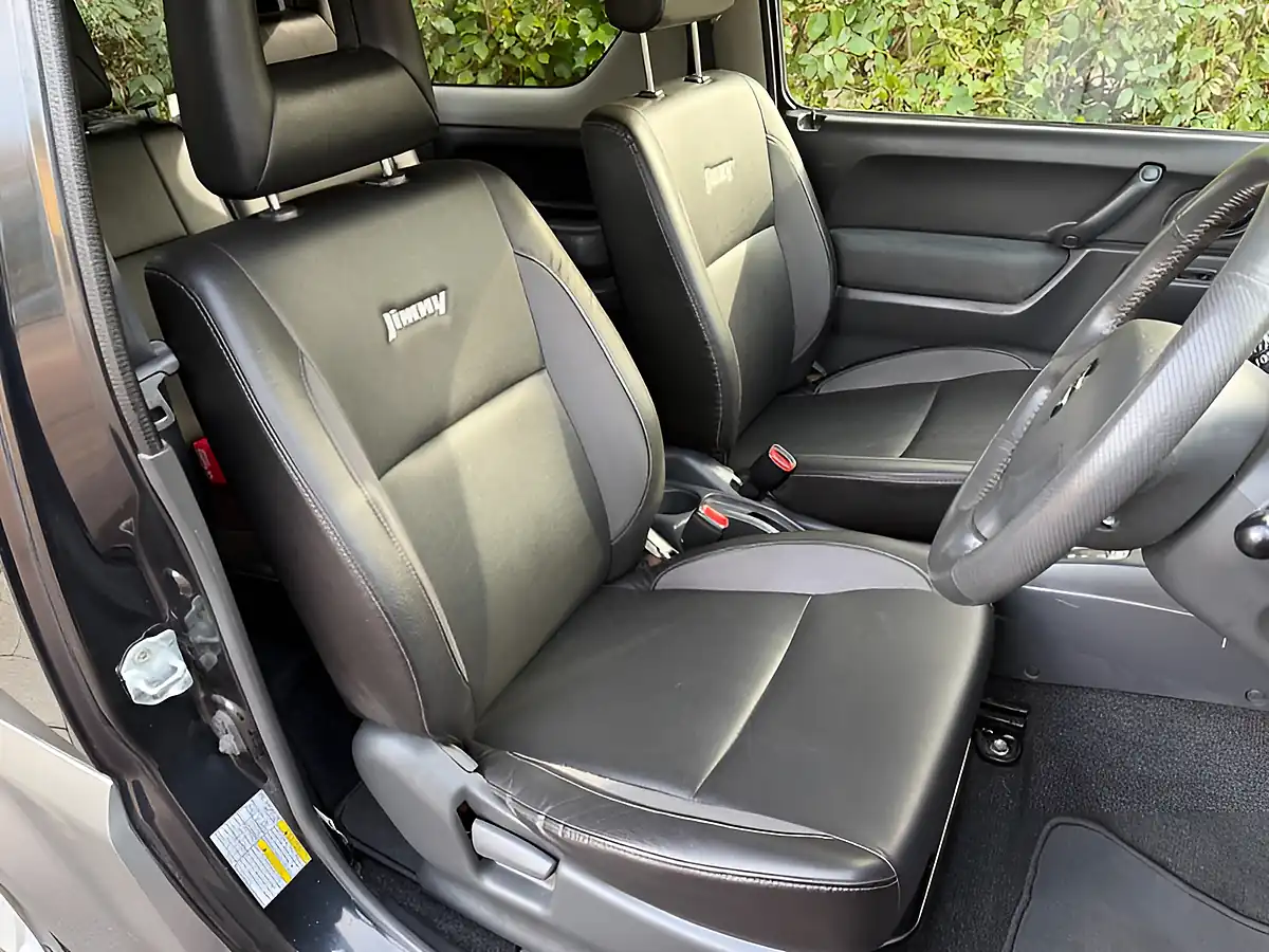 Used 2011 Suzuki Jimny SZ4 Black - Interior and Exterior details 9