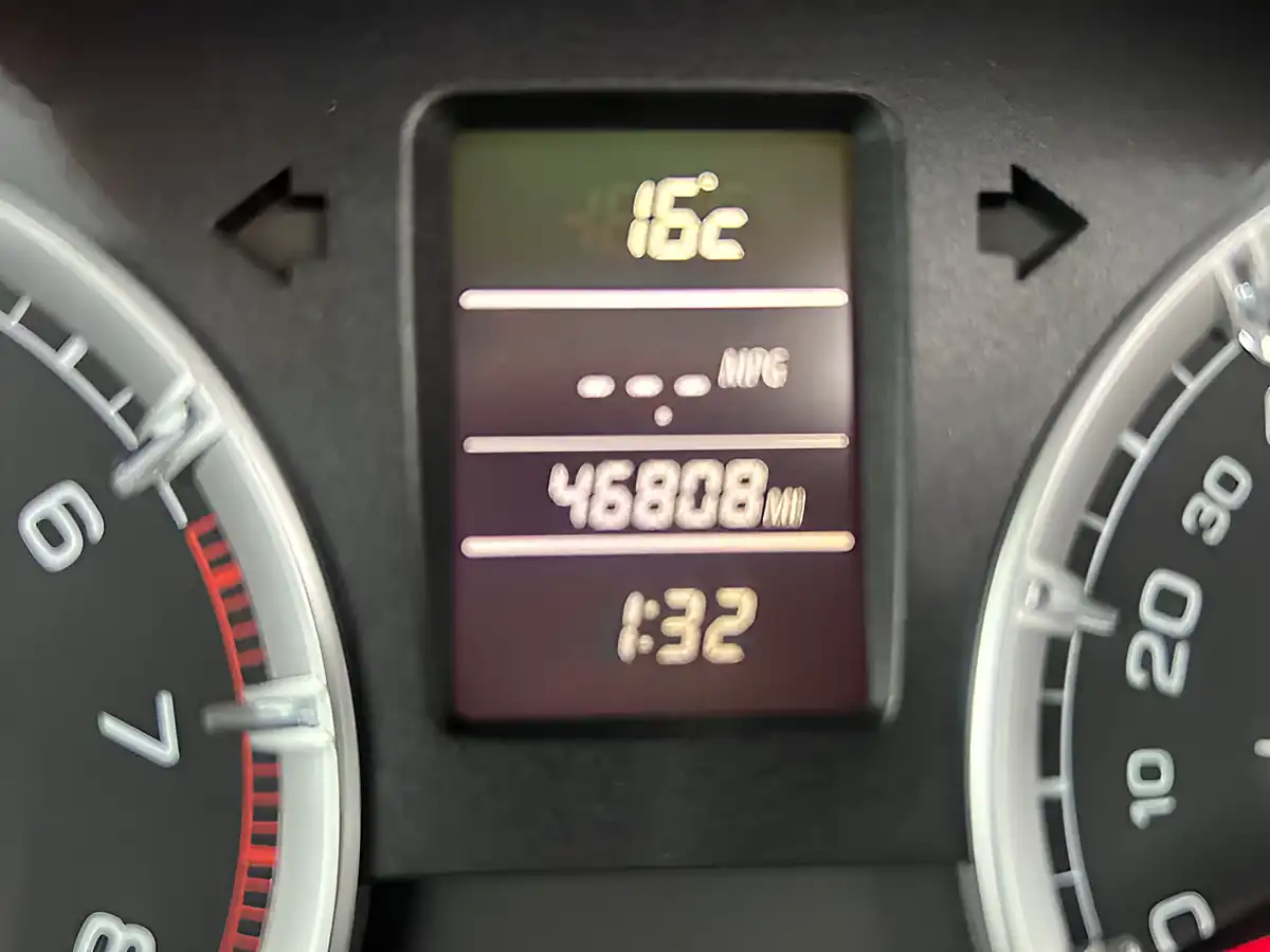 Used 2011 Suzuki Swift SZ2 Sunlight Copper - Interior and Exterior details 17