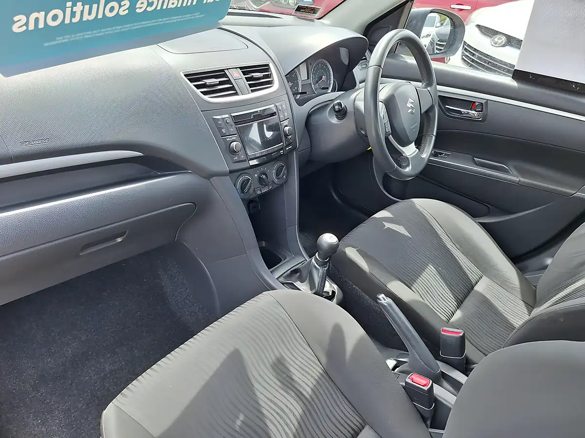Used 2011 Suzuki Swift SZ3 Green - Interior and Exterior details 3