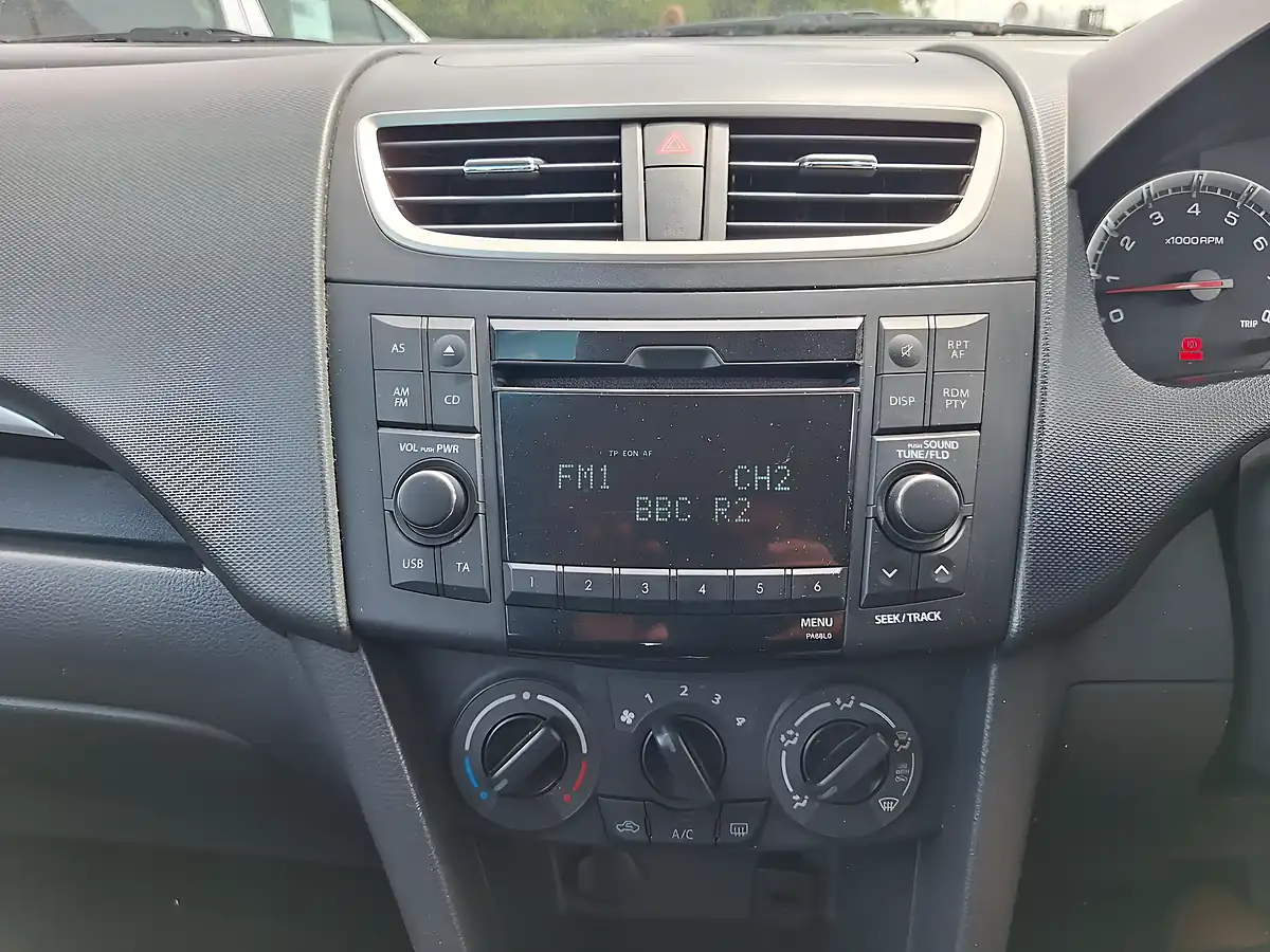 Used 2011 Suzuki Swift SZ3 Green - Interior and Exterior details 9