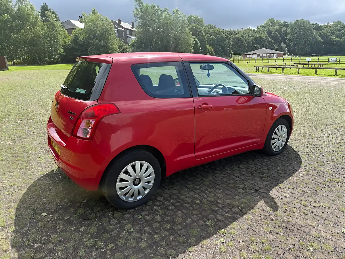 Used 2011 Suzuki Swift Sz3 Red - Interior and Exterior details 6