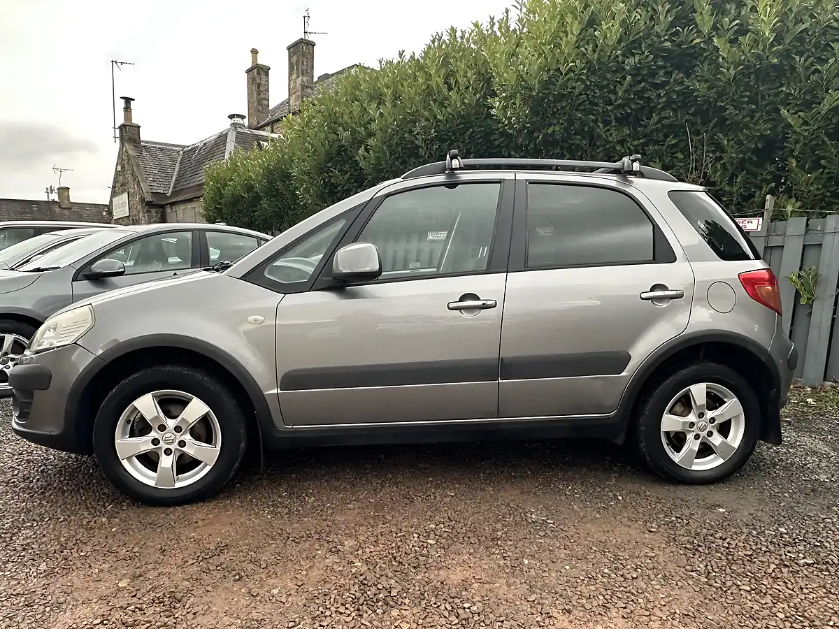 Used 2011 Suzuki SX4 SZ5 Grey - Interior and Exterior details 7