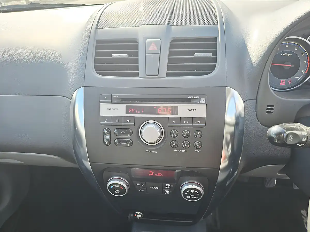Used 2011 Suzuki SX4 SZ5 Silver - Interior and Exterior details 11