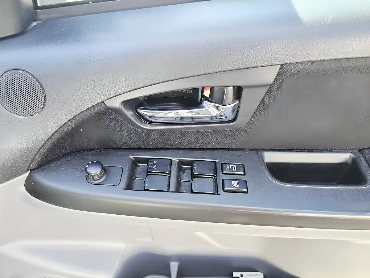Used 2011 Suzuki SX4 SZ5 Silver - Interior and Exterior details 14