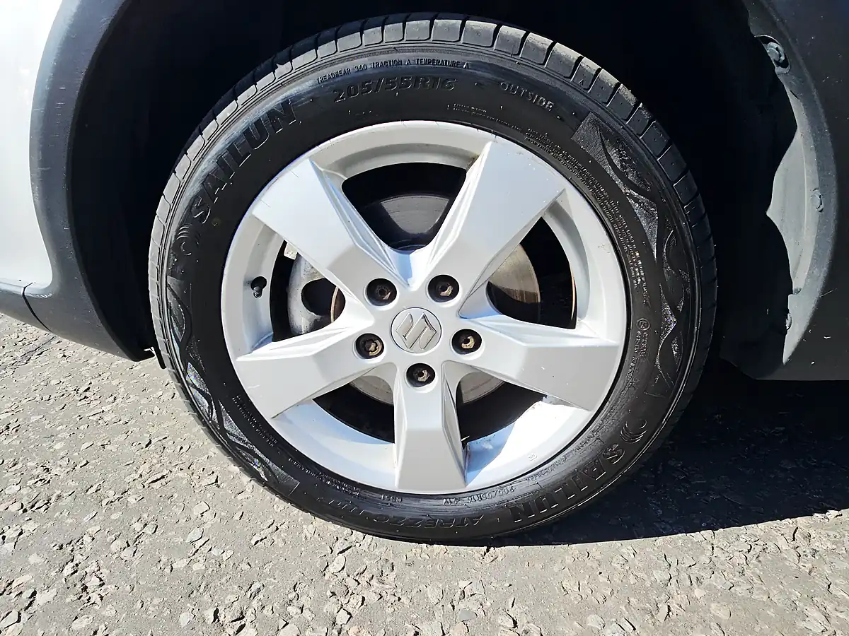 Used 2011 Suzuki SX4 SZ5 Silver - Interior and Exterior details 15