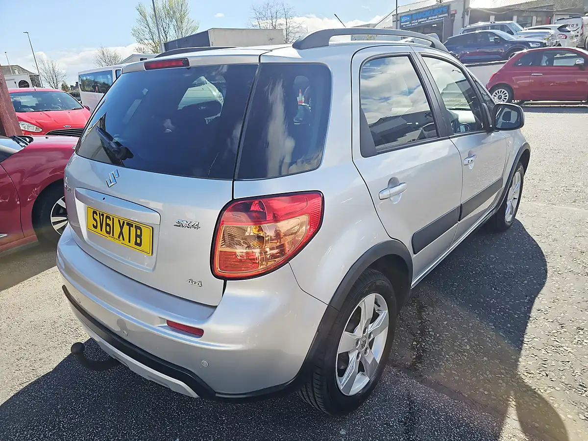 Used 2011 Suzuki SX4 SZ5 Silver - Interior and Exterior details 2