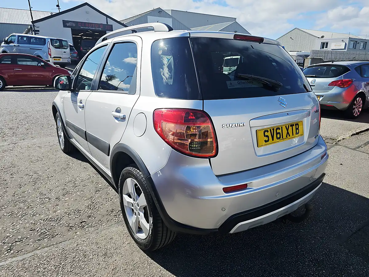 Used 2011 Suzuki SX4 SZ5 Silver - Interior and Exterior details 4