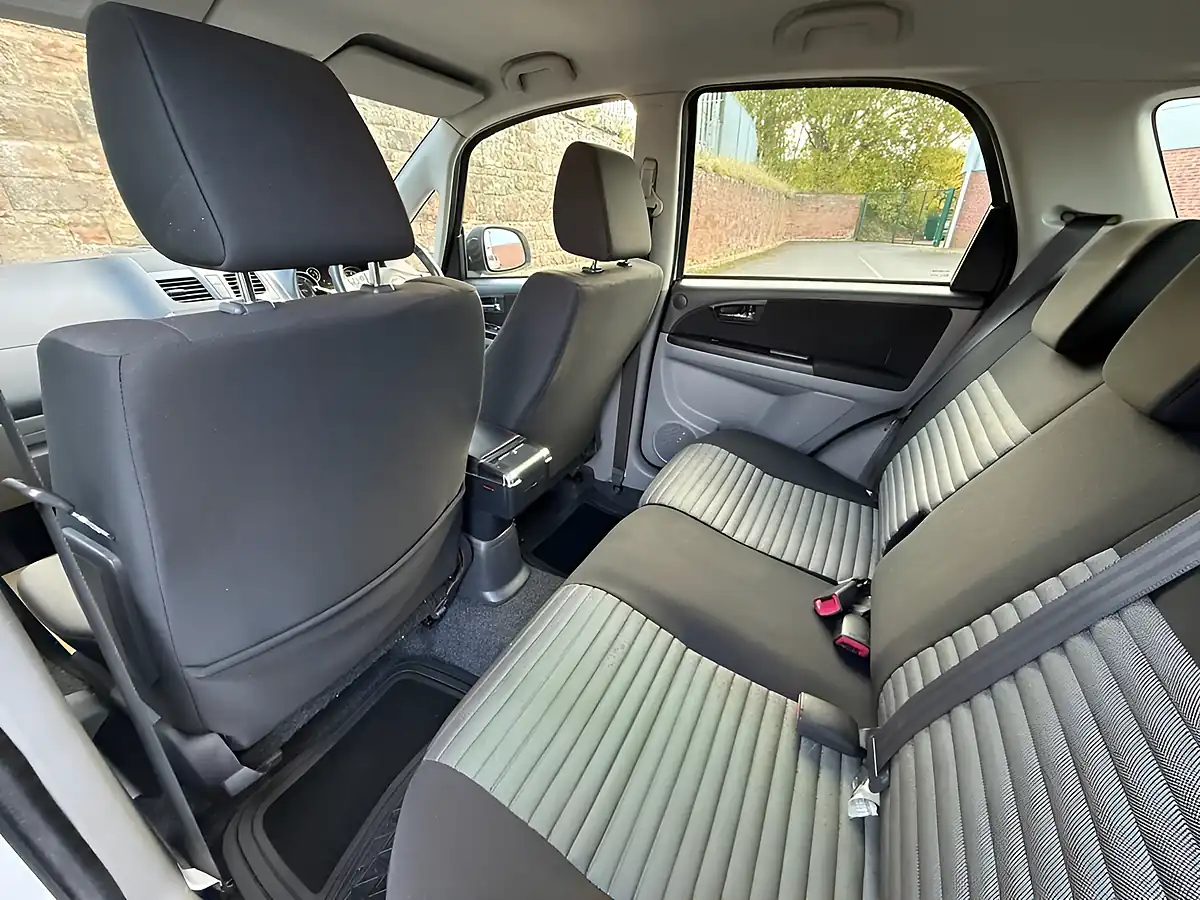 Used 2011 Suzuki SX4 SZ5 White - Interior and Exterior details 14
