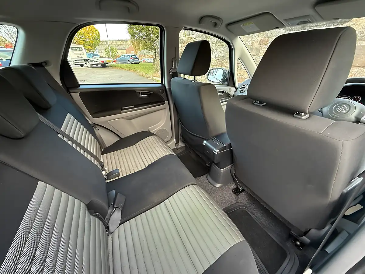 Used 2011 Suzuki SX4 SZ5 White - Interior and Exterior details 15