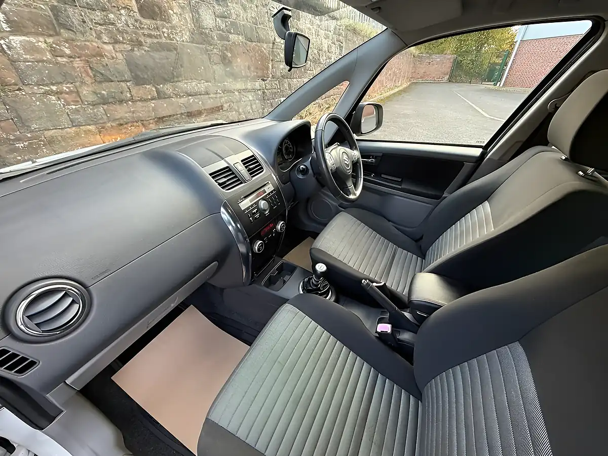 Used 2011 Suzuki SX4 SZ5 White - Interior and Exterior details 20