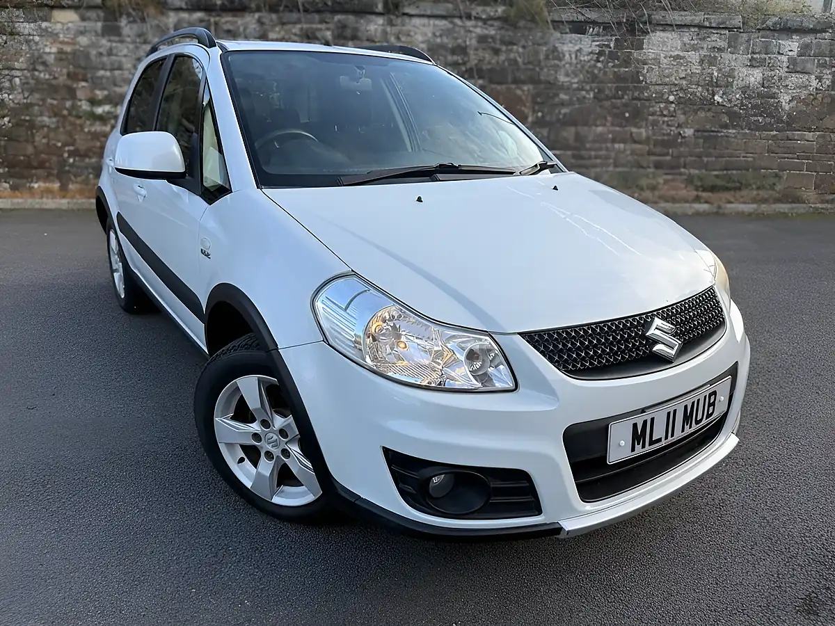 Used 2011 Suzuki SX4 SZ5 White - Interior and Exterior details 3