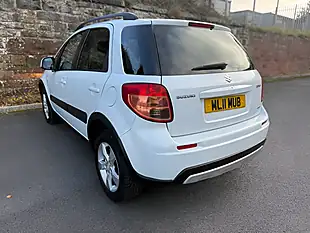 Used 2011 Suzuki SX4 SZ5 White - Interior and Exterior details 9