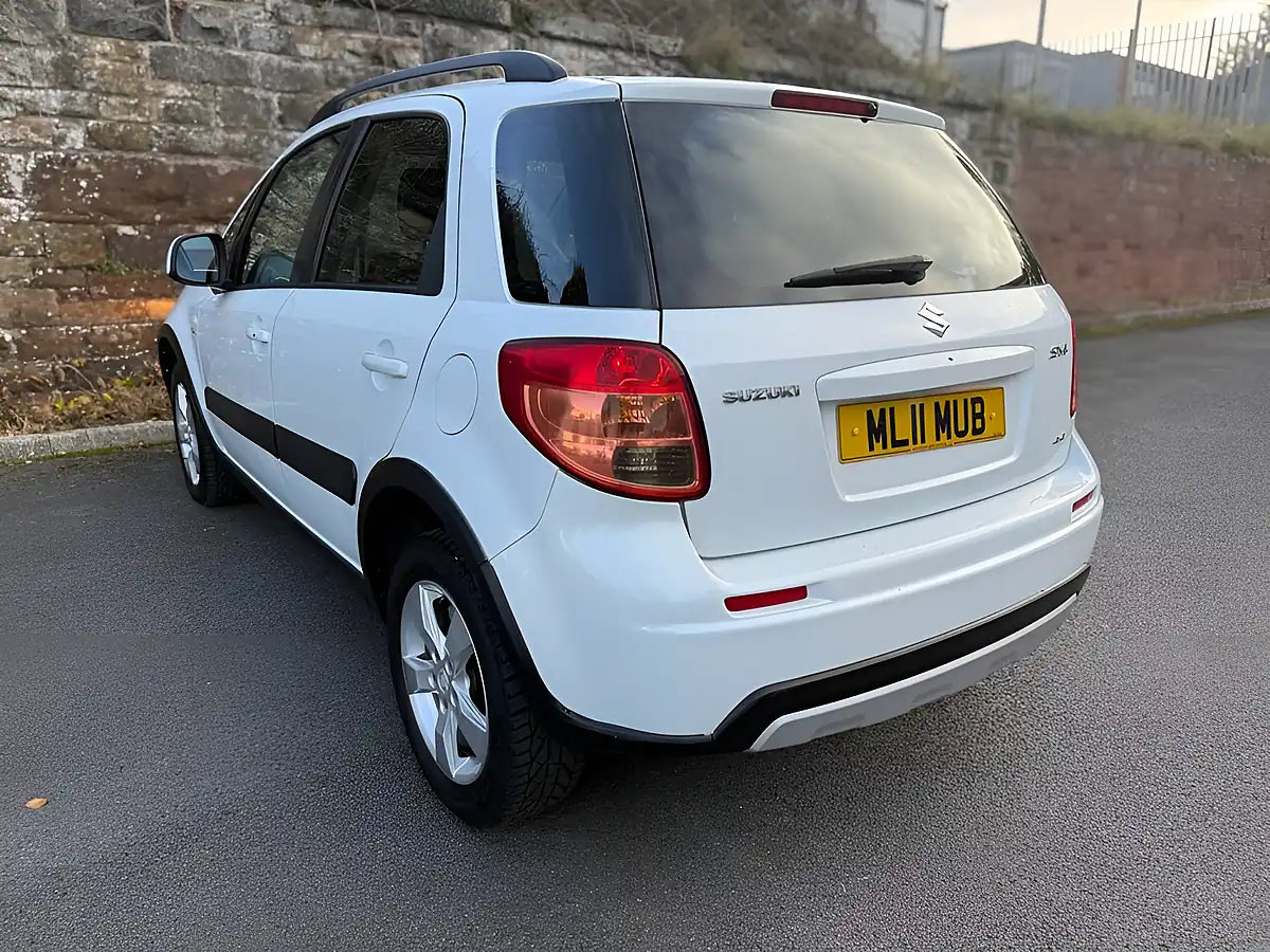Used 2011 Suzuki SX4 SZ5 White - Interior and Exterior details 9