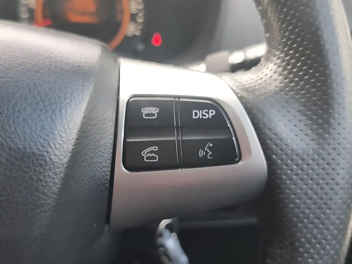 Used 2011 Toyota Auris Tr Silver - Interior and Exterior details 11