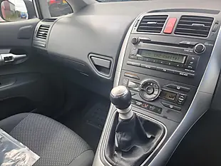 Used 2011 Toyota Auris Tr Silver - Interior and Exterior details 12