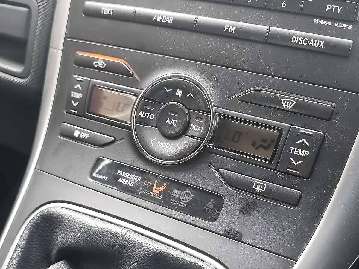 Used 2011 Toyota Auris Tr Silver - Interior and Exterior details 13