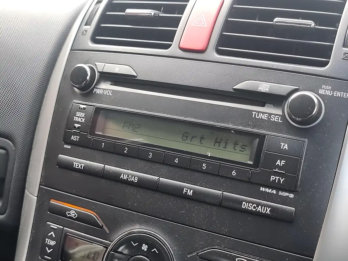 Used 2011 Toyota Auris Tr Silver - Interior and Exterior details 14