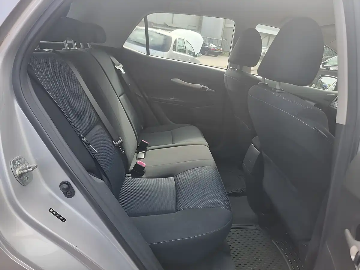Used 2011 Toyota Auris Tr Silver - Interior and Exterior details 15