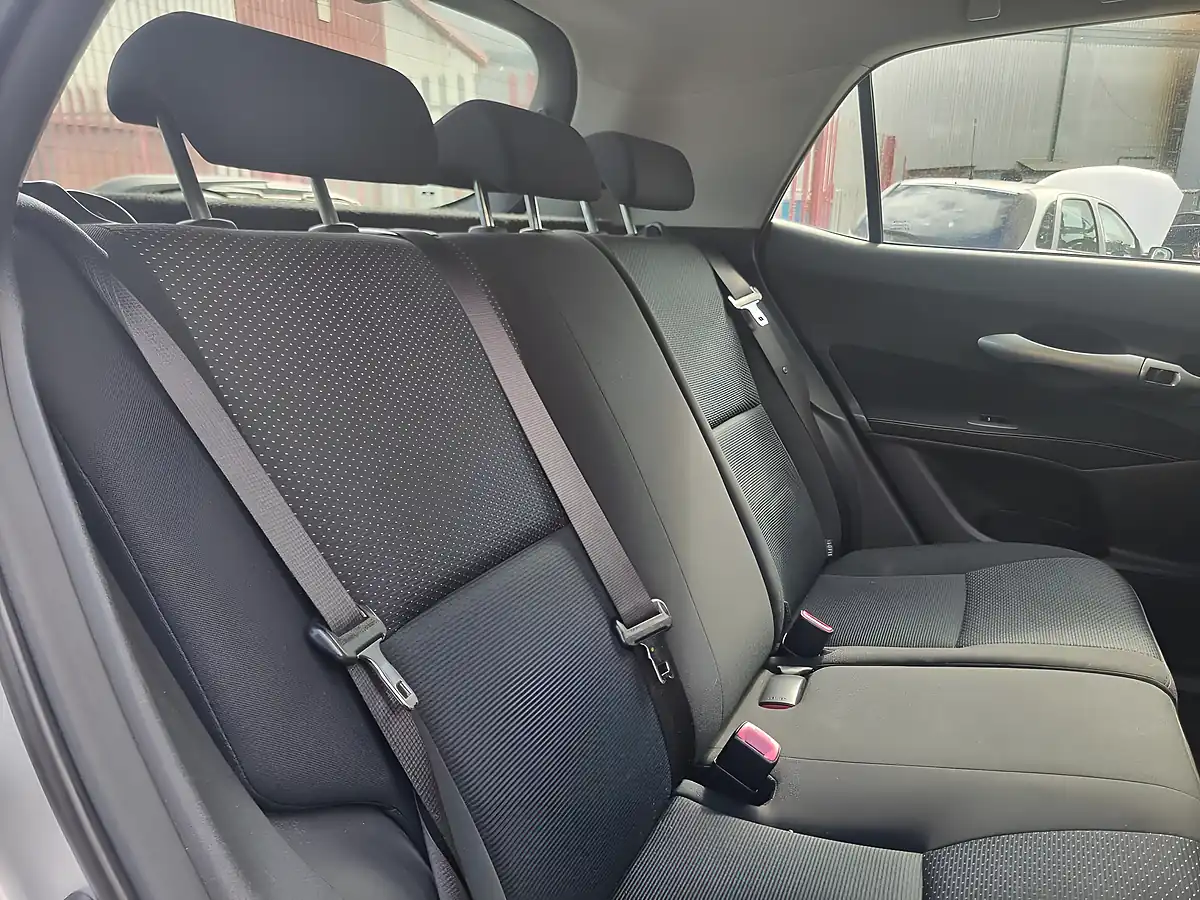 Used 2011 Toyota Auris Tr Silver - Interior and Exterior details 16