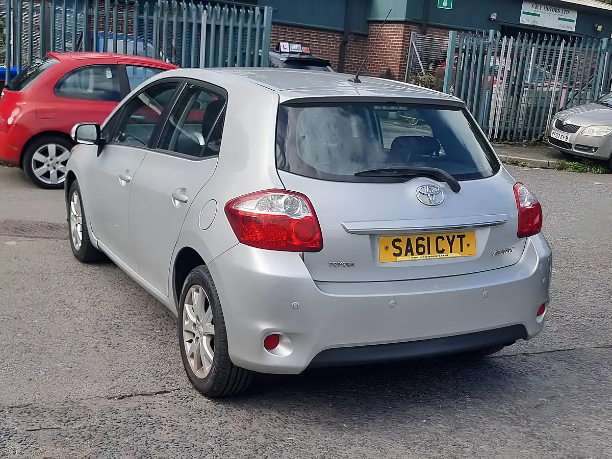 Used 2011 Toyota Auris Tr Silver - Interior and Exterior details 3