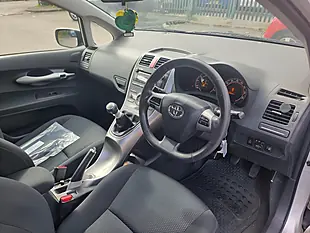 Used 2011 Toyota Auris Tr Silver - Interior and Exterior details 7