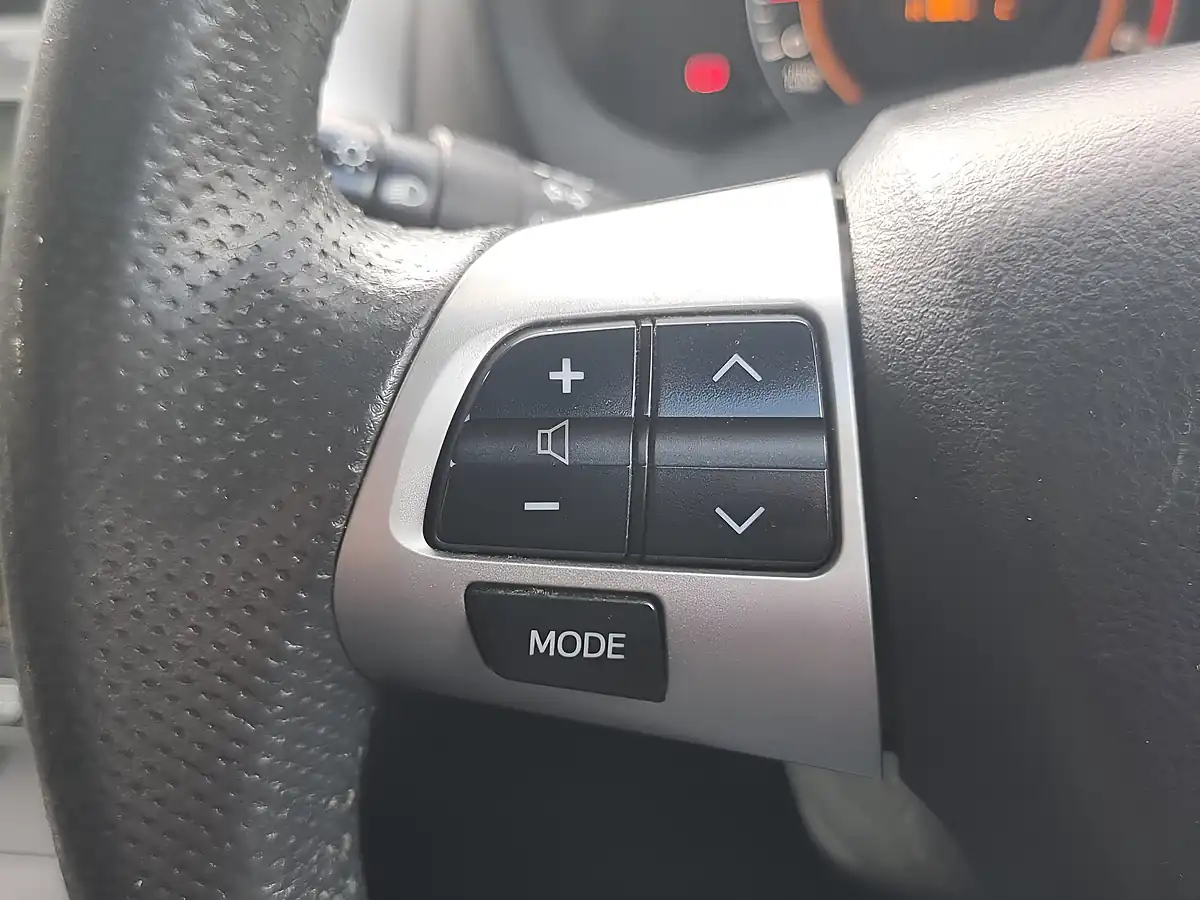Used 2011 Toyota Auris Tr Silver - Interior and Exterior details 9