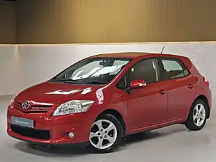 Used 2011 Toyota Auris Tr Vermillion Red - Interior and Exterior details 11