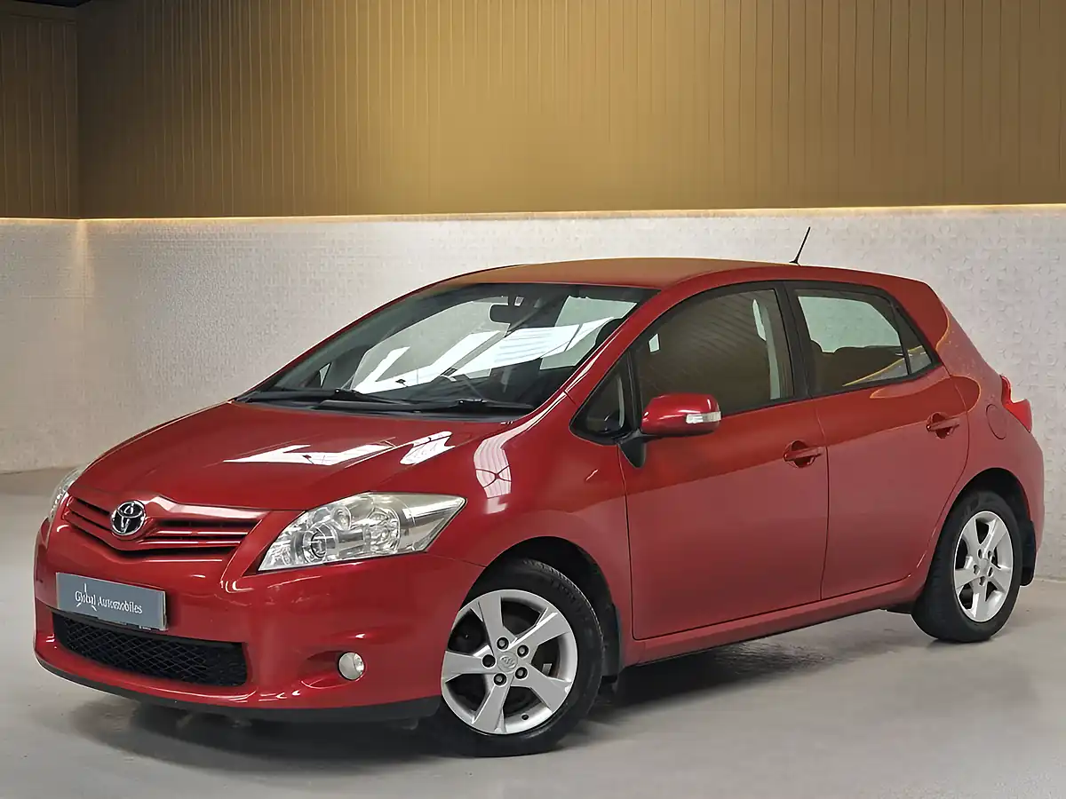 Used 2011 Toyota Auris Tr Vermillion Red - Interior and Exterior details 11