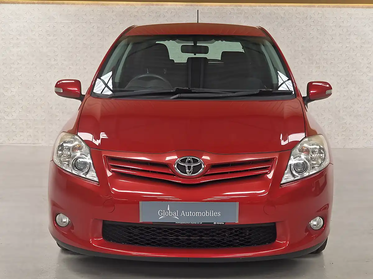 Used 2011 Toyota Auris Tr Vermillion Red - Interior and Exterior details 12