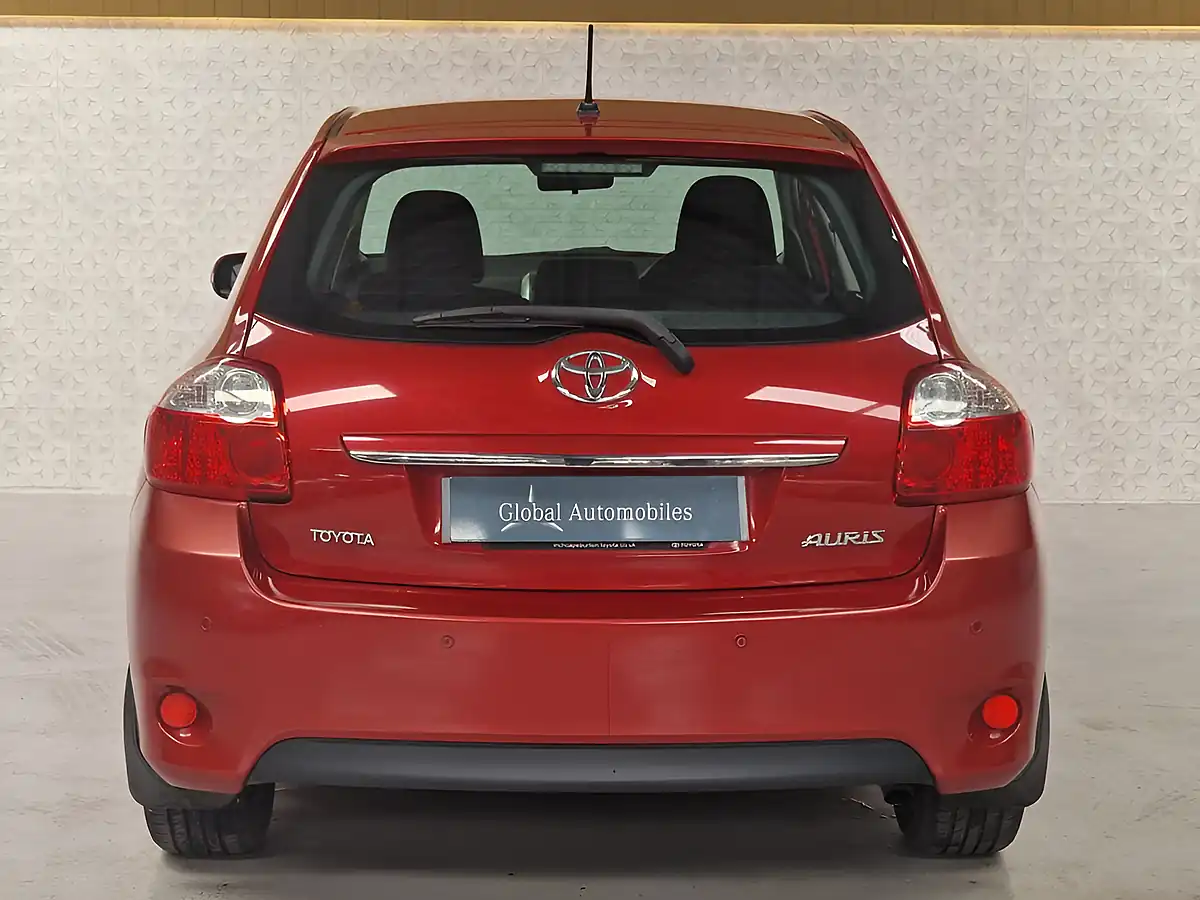 Used 2011 Toyota Auris Tr Vermillion Red - Interior and Exterior details 14
