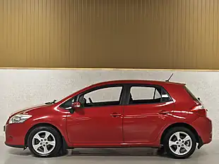Used 2011 Toyota Auris Tr Vermillion Red - Interior and Exterior details 16