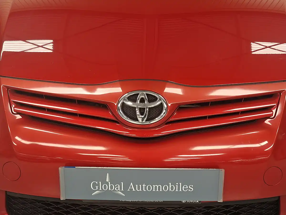 Used 2011 Toyota Auris Tr Vermillion Red - Interior and Exterior details 7