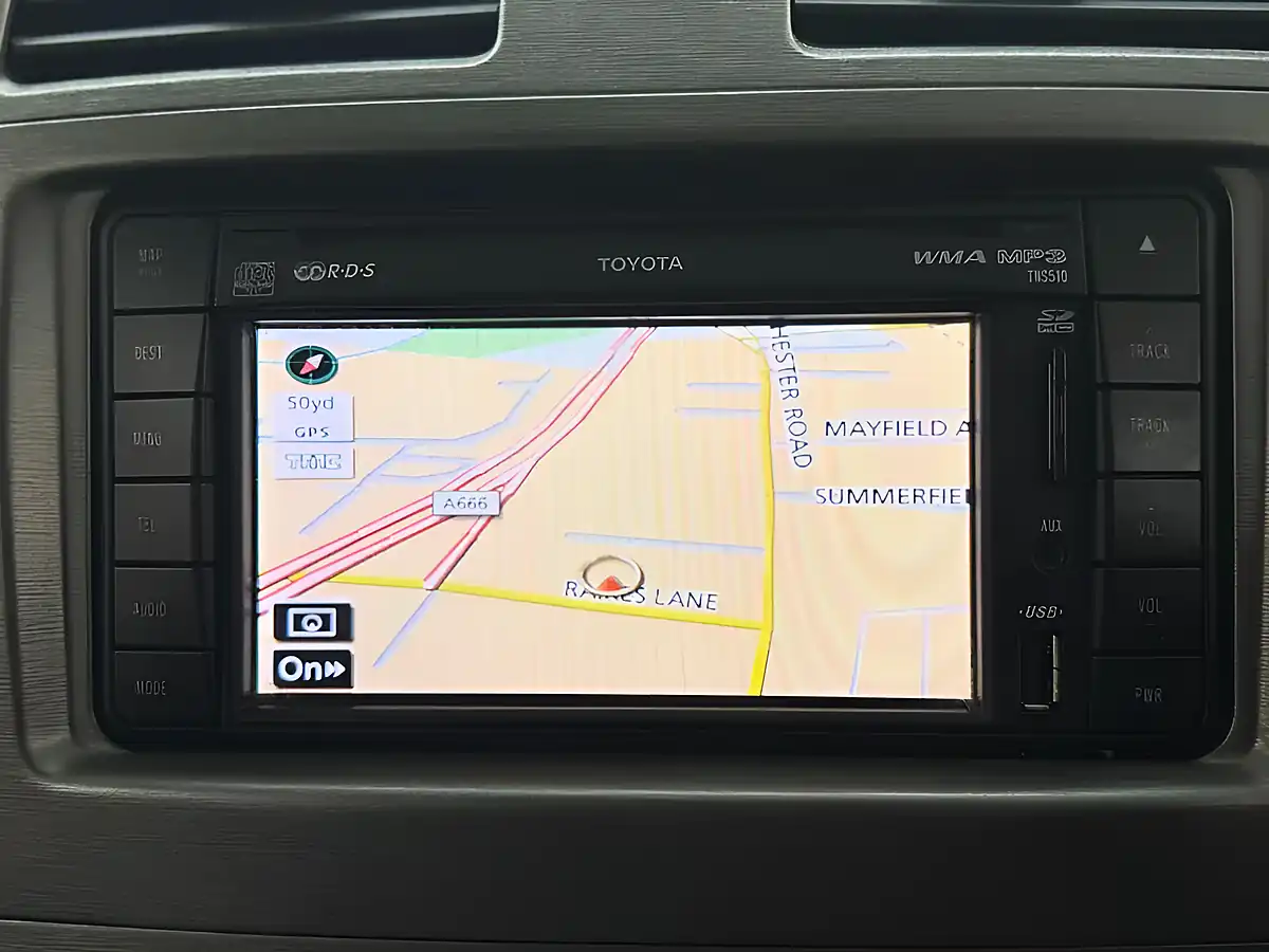 Used 2011 Toyota Avensis Tr Grey - Interior and Exterior details 12
