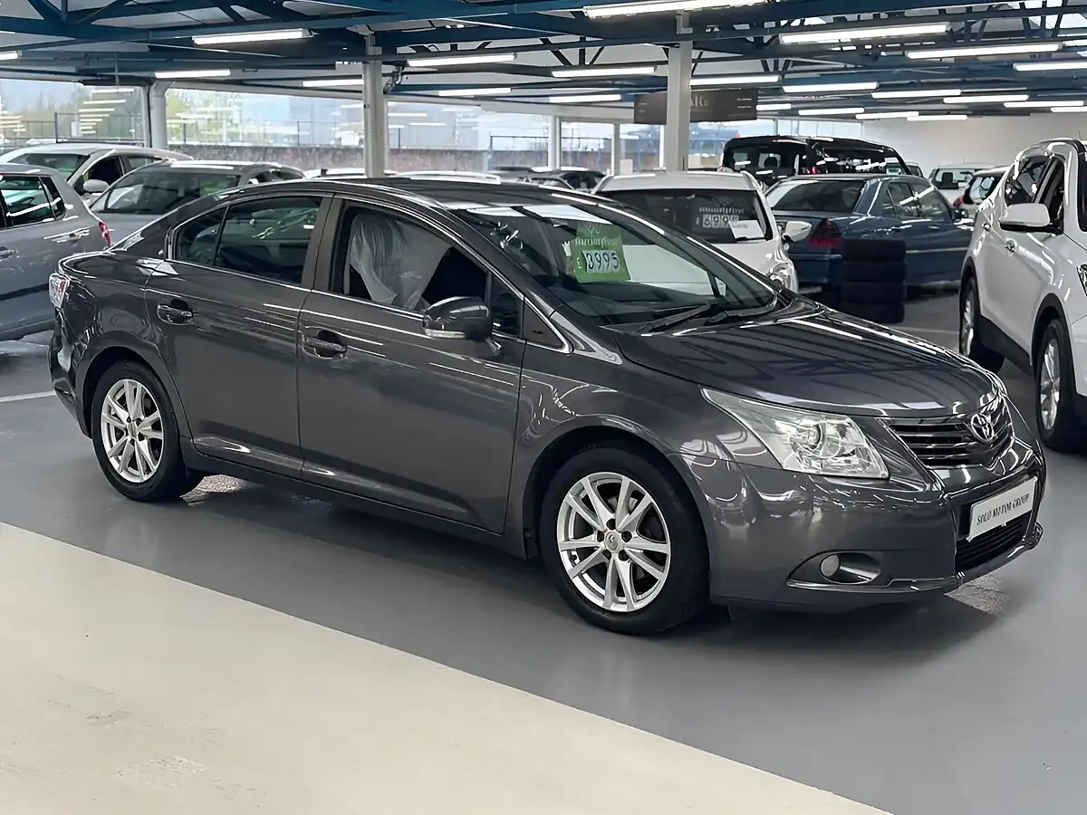 Used 2011 Toyota Avensis Tr Grey - Interior and Exterior details 4