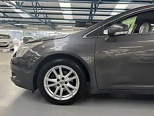 Used 2011 Toyota Avensis Tr Grey - Interior and Exterior details 9