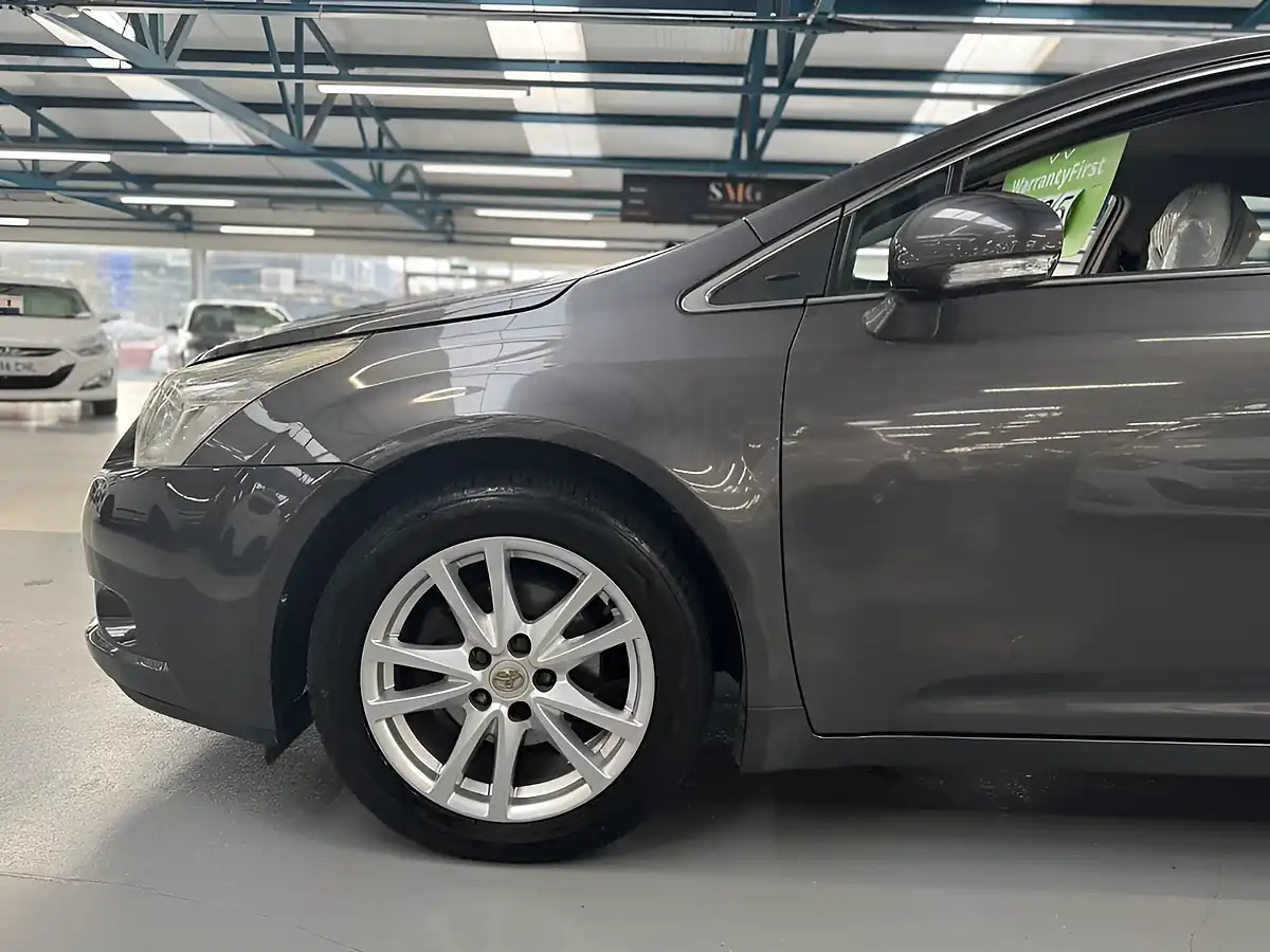 Used 2011 Toyota Avensis Tr Grey - Interior and Exterior details 9