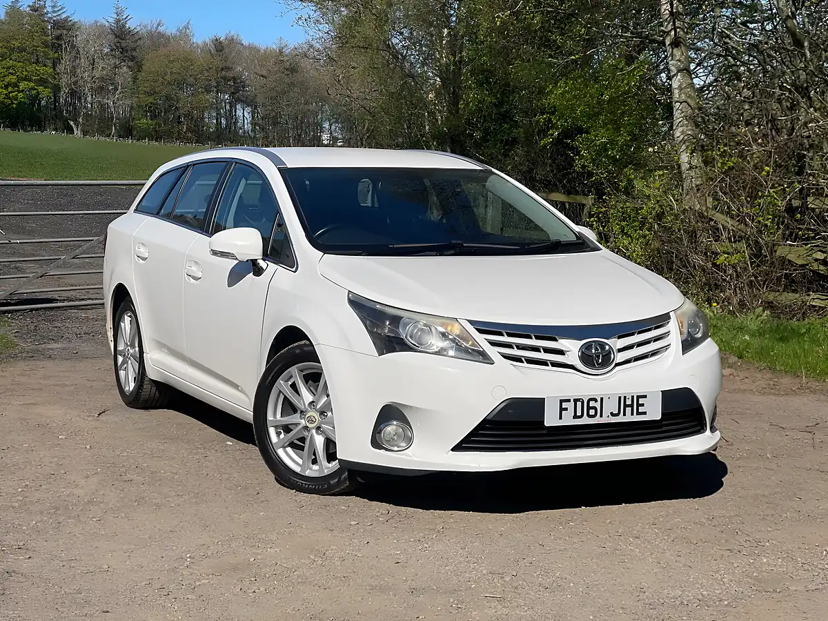 Used 2011 Toyota Avensis Tr M-Drive S White - Front View