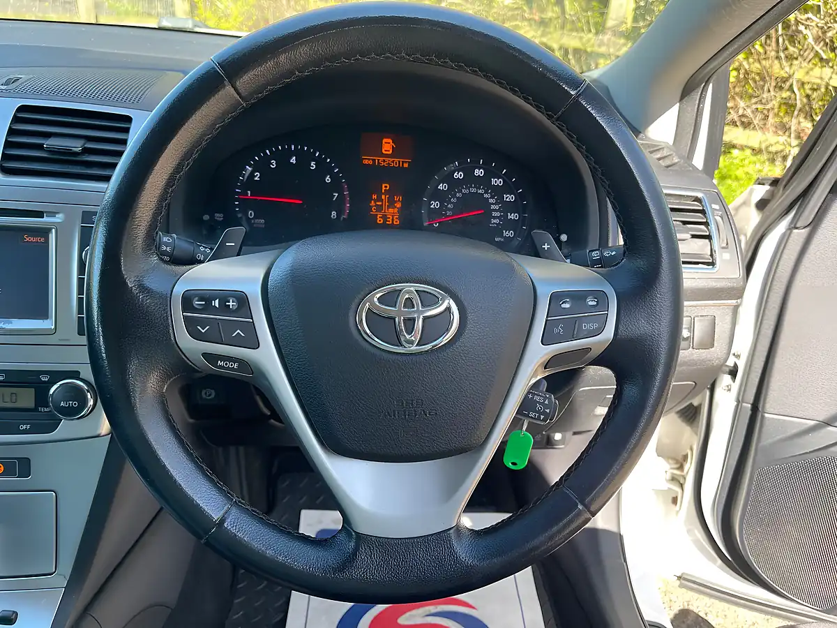 Used 2011 Toyota Avensis Tr M-Drive S White - Interior and Exterior details 12