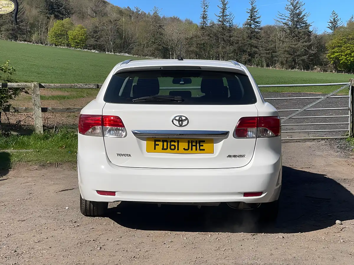 Used 2011 Toyota Avensis Tr M-Drive S White - Interior and Exterior details 3
