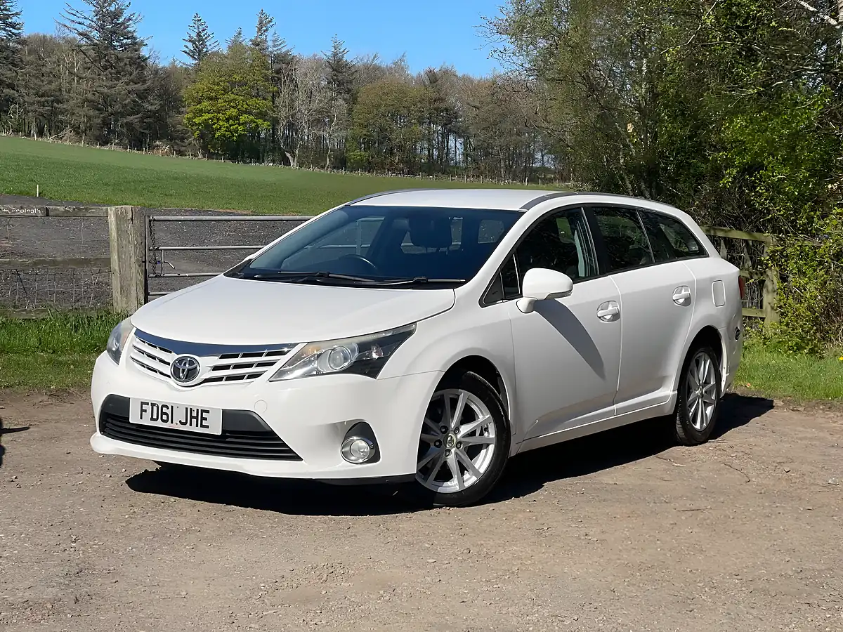Used 2011 Toyota Avensis Tr M-Drive S White - Interior and Exterior details 5